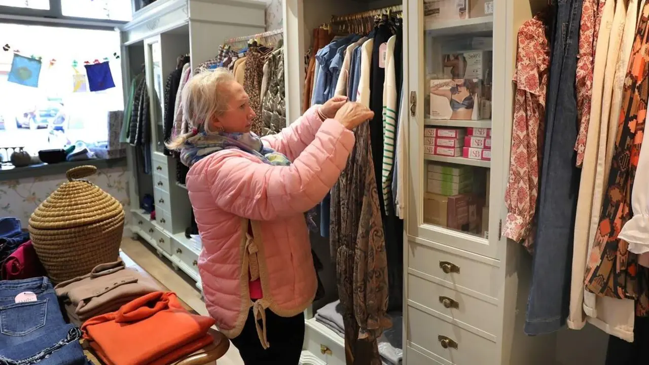 Comercio proximidad tienda ropa mujer clienta Valladolid empleo