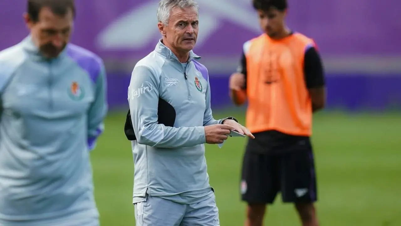 Fran Escriba tecnico entrenamiento partido previa Real Valladolid Los Anexos