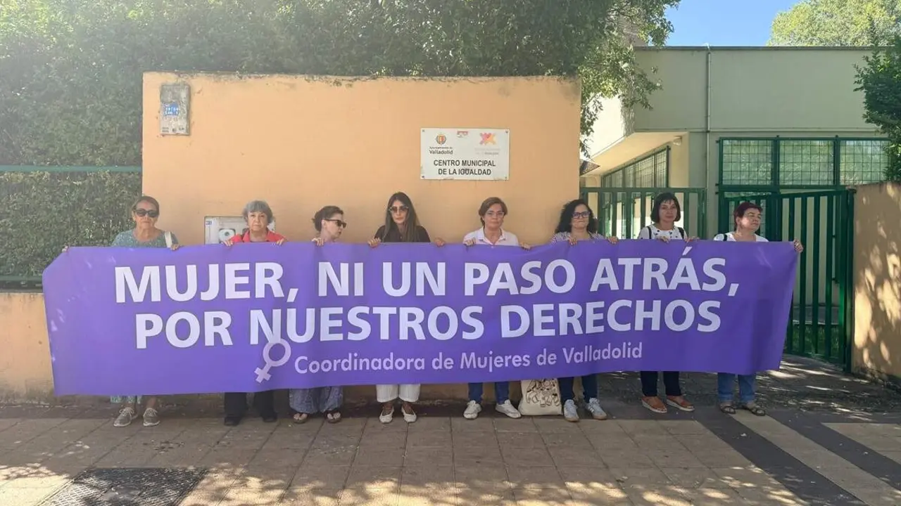Concentracion Coordinadora Mujeres polemica protocolo acceso vivienda victimas violencia de genero Valladolid