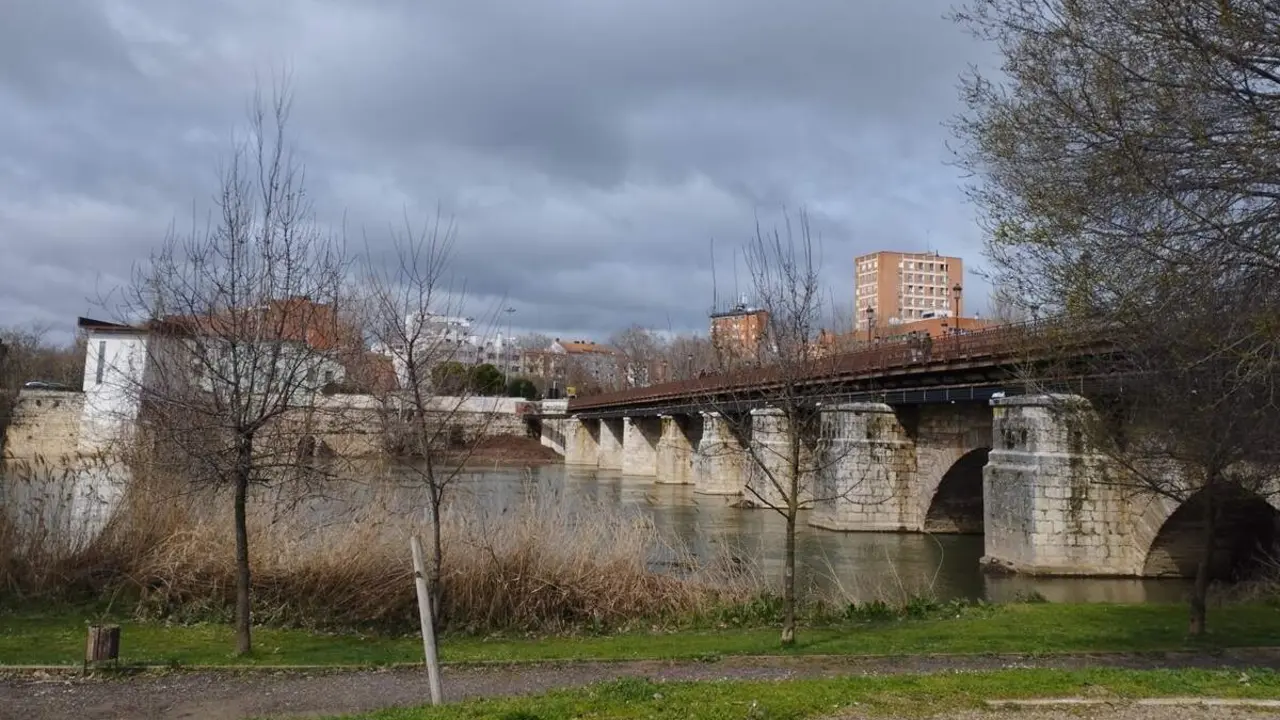 Puente Mayor Moreras ribera rio Pisuerga ciudad Valladolid