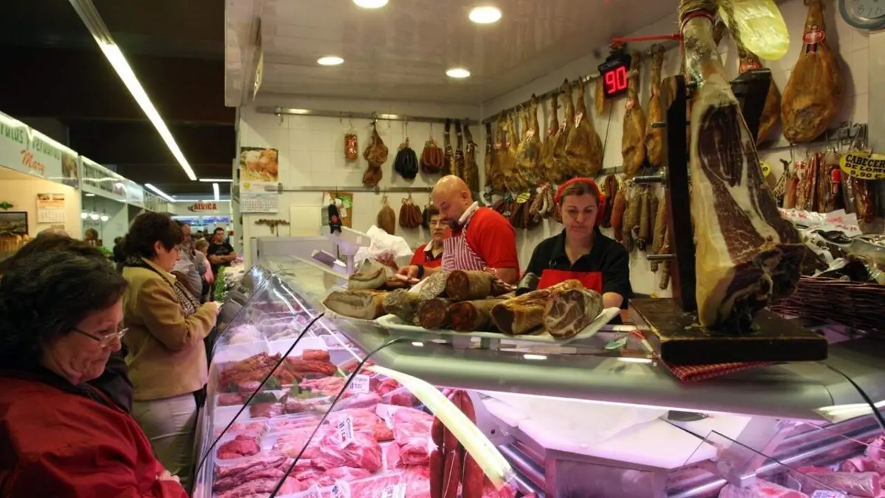Carniceria puesto mercado Valladolid empleo trabajadores y clientes