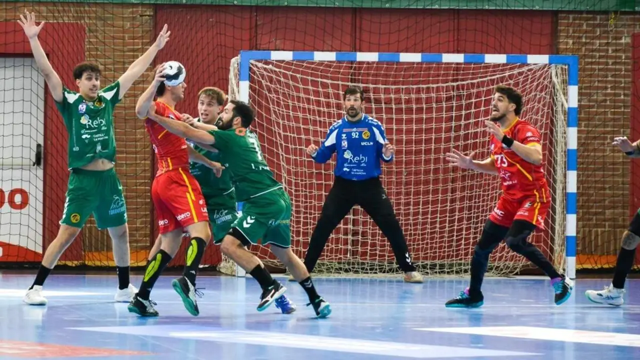 Victoria Cuenca vs Balonmano Atletico Valladolid Pabellon El Sargal primer partido temporada