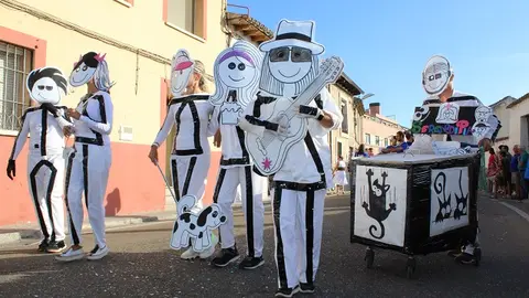 Desfile de peñas y pregón de las Fiestas de Cabezón (03/17) | Valladolid Plural