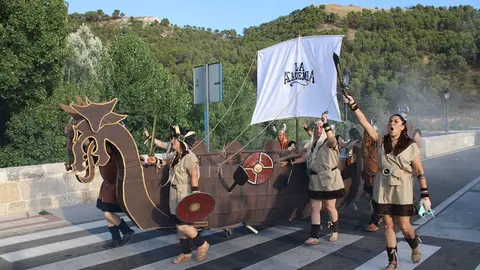 Desfile de peñas y pregón de las Fiestas de Cabezón (10/17) | Valladolid Plural