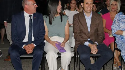 Pasacalles y pregón de las Fiestas de la Virgen del Rosario de Mojados (04/16) | Valladolid Plural