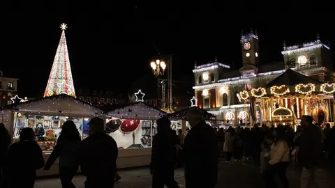 Encendido de la iluminación navideña en Valladolid (08/12) | Valladolid Plural