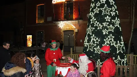 Llegada de Papa Noel y encendido de luces de Navidad de Cigales (10/11)