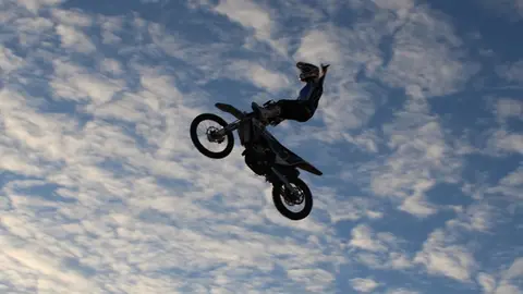 Llegada de Pingüinos y exhibición de Freestyle MX de Mojados (12/16)