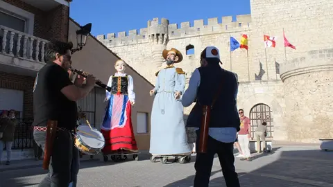 Desfile de Gigantes y Cabezudos en Portillo (06/15) | Valladolid Plural