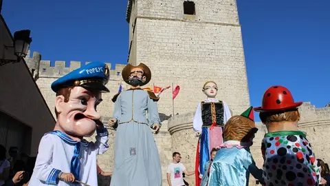 Desfile de Gigantes y Cabezudos en Portillo (08/15) | Valladolid Plural