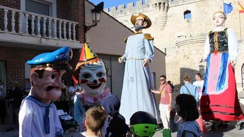 Desfile de Gigantes y Cabezudos en Portillo (10/15) | Valladolid Plural