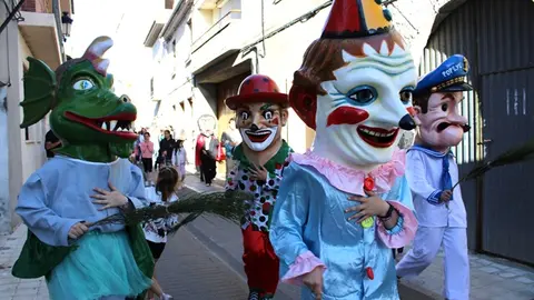 Desfile de Gigantes y Cabezudos en Portillo (12/15) | Valladolid Plural
