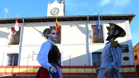 Desfile de Gigantes y Cabezudos en Portillo (15/15) | Valladolid Plural