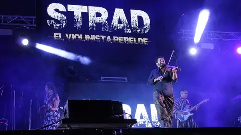 Inicio de Agosto Divertido y concierto de Strad 'El violinista rebelde' en Fuensaldaña 2024 (04/14)