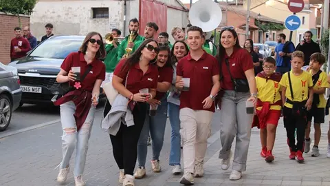 Pasacalles y pregón de las fiestas de San Cipriano de Fuensaldaña (06/16) | Valladolid Plural