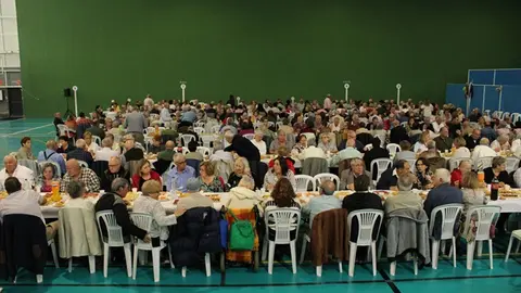 Desfile de los Antiguos Legionarios y comida popular en el Día de los Mayores de Santovenia (07/14) | Valladolid Plural
