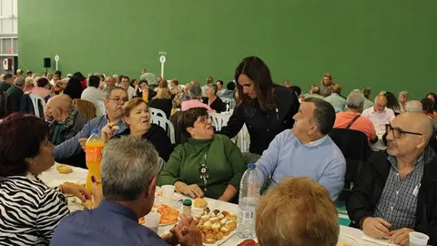 Desfile de los Antiguos Legionarios y comida popular en el Día de los Mayores de Santovenia (11/14) | Valladolid Plural