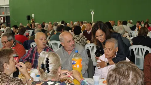 Desfile de los Antiguos Legionarios y comida popular en el Día de los Mayores de Santovenia (12/14) | Valladolid Plural