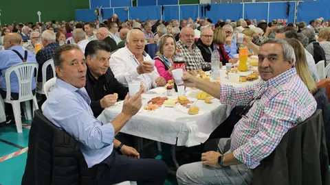 Desfile de los Antiguos Legionarios y comida popular en el Día de los Mayores de Santovenia (14/14) | Valladolid Plural