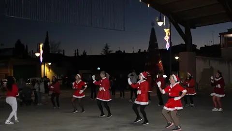 Encendido de la iluminación de Navidad y chocolatada en Fuensaldaña (01/16) | Valladolid Plural