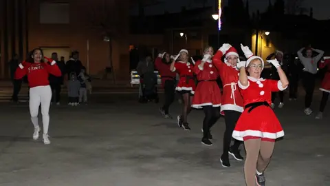 Encendido de la iluminación de Navidad y chocolatada en Fuensaldaña (02/16) | Valladolid Plural