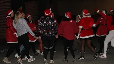 Encendido de la iluminación de Navidad y chocolatada en Fuensaldaña (04/16) | Valladolid Plural