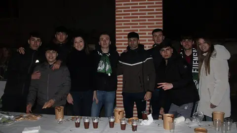 Encendido de la iluminación de Navidad y chocolatada en Fuensaldaña (09/16) | Valladolid Plural