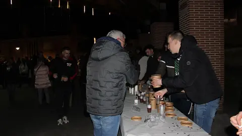 Encendido de la iluminación de Navidad y chocolatada en Fuensaldaña (11/16) | Valladolid Plural