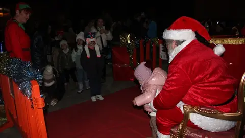 Encendido de la iluminación de Navidad y chocolatada en Fuensaldaña (13/16) | Valladolid Plural