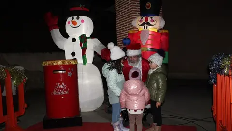 Encendido de la iluminación de Navidad y chocolatada en Fuensaldaña (14/16) | Valladolid Plural