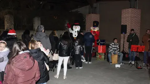 Encendido de la iluminación de Navidad y chocolatada en Fuensaldaña (16/16) | Valladolid Plural