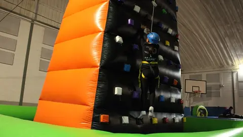 Presentación de clubes deportivos y Fiesta de bienvenida a la Navidad (14/15) | Valladolid Plural