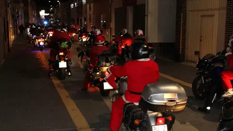 Cabalgata motera de Papá Noel y photocall navideño en Santovenia de Pisuerga 2024 (07/17)
