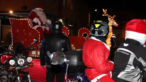 Cabalgata motera de Papá Noel y photocall navideño en Santovenia de Pisuerga 2024 (09/17)