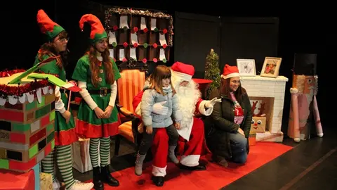 Cabalgata motera de Papá Noel y photocall navideño en Santovenia de Pisuerga 2024 (15/17)