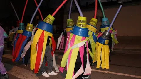 Desfile y concurso de disfraces de Carnaval en Santovenia de Pisuerga (03/17) | Valladolid Plural