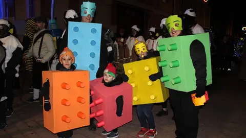 Desfile y concurso de disfraces de Carnaval en Santovenia de Pisuerga (06/17) | Valladolid Plural