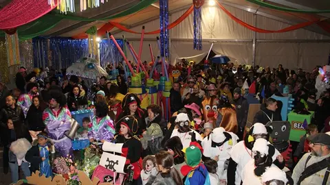 Desfile y concurso de disfraces de Carnaval en Santovenia de Pisuerga (09/17) | Valladolid Plural