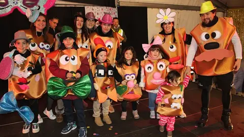 Desfile y concurso de disfraces de Carnaval en Santovenia de Pisuerga (13/17) | Valladolid Plural