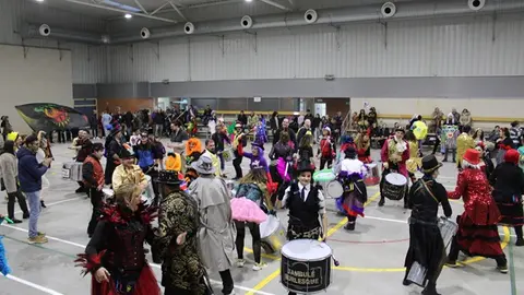 Batucada y concurso de disfraces de Carnaval en Fuensaldaña (04/16) | Valladolid Plural