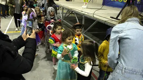 Batucada y concurso de disfraces de Carnaval en Fuensaldaña (05/16) | Valladolid Plural