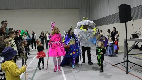 Batucada y concurso de disfraces de Carnaval en Fuensaldaña (08/16) | Valladolid Plural