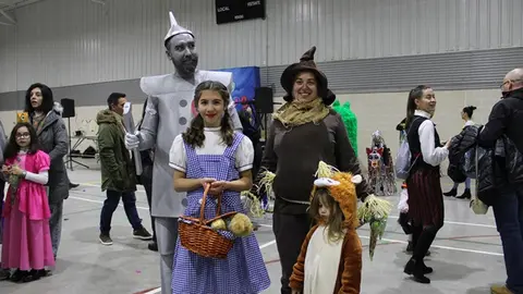 Batucada y concurso de disfraces de Carnaval en Fuensaldaña (12/16) | Valladolid Plural