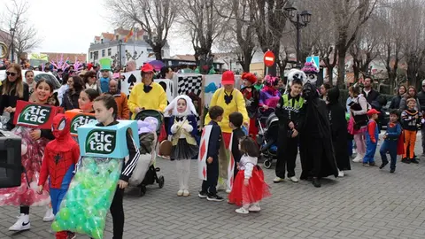 Desfile de disfraces de Carnaval en Zaratán (06/16) | Valladolid Plural