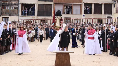 Procesión del Domingo de Resurrección y la Bajada del Ángel de Peñafiel (05/16) | Valladolid Plural