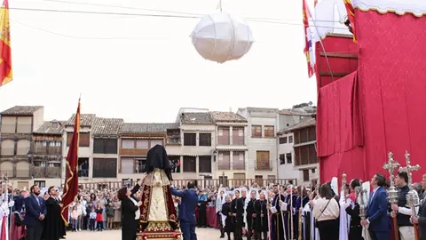 Procesión del Domingo de Resurrección y la Bajada del Ángel de Peñafiel (06/16) | Valladolid Plural