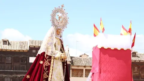 Procesión del Domingo de Resurrección y la Bajada del Ángel de Peñafiel (12/16) | Valladolid Plural