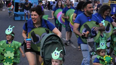 Pregón y desfile de carrozas de las Fiestas de San Juan de Santovenia (06/15) | Valladolid Plural