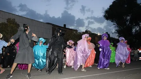 Pregón y desfile de carrozas de las Fiestas de San Juan de Santovenia (07/15) | Valladolid Plural