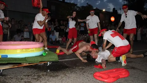 Pregón y desfile de carrozas de las Fiestas de San Juan de Santovenia (08/15) | Valladolid Plural
